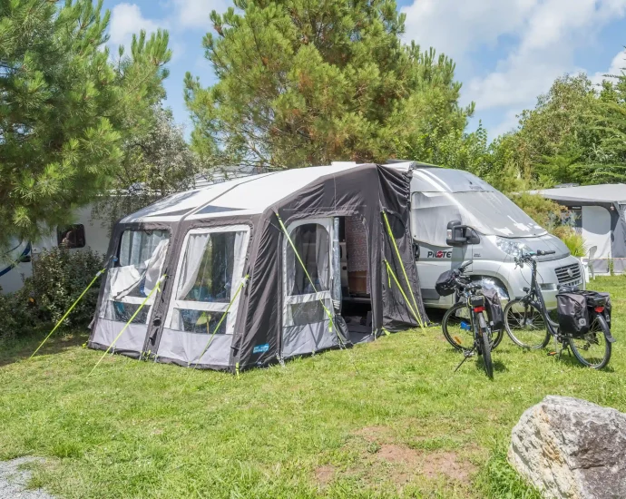 Emplacement de camping sur l'île d'Oléron pour tente, caravane, et camping-car au camping Antioche.